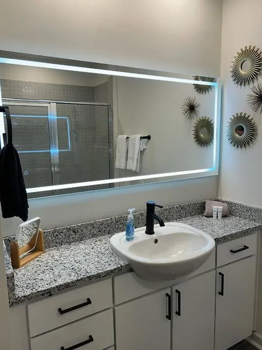 1 Bedroom Townhouse Studio In Uptown Charlotte Apartment