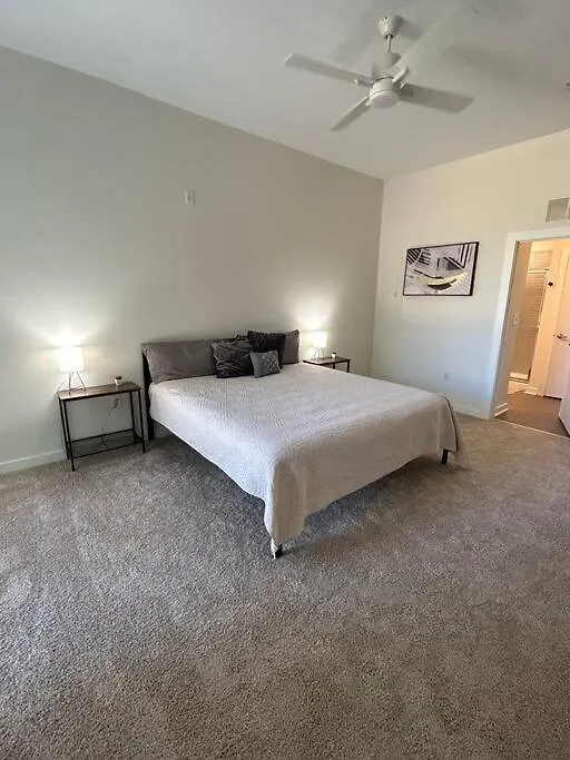 1 Bedroom Townhouse Studio In Uptown Charlotte Apartment