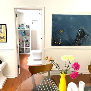 Trendy Bohemian Bungalow, Close To Uptown, Plaza & Noda Holiday home