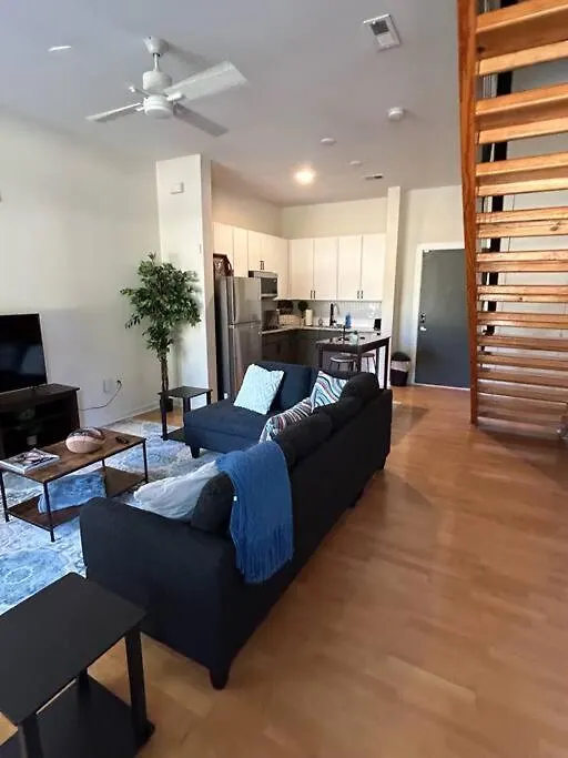 1 Bedroom Townhouse Studio In Uptown Charlotte Apartment